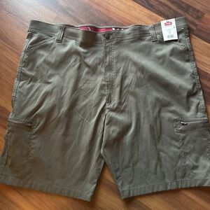 NWT Wrangler Sz 48 Outdoor All Terrain‎ Cargo 10" Inseam Shorts Dark Gray Grey